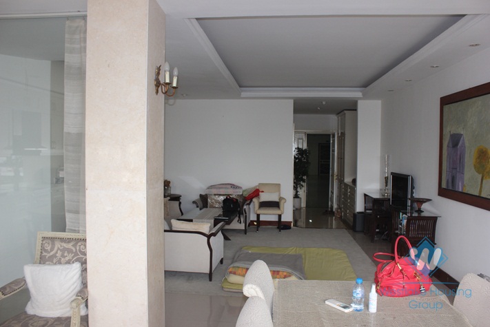High quality apartment with 2 bedroom for rent in Tay Ho, Ha Noi
